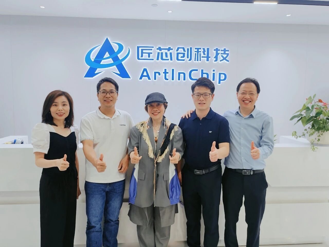 adf8c158a301de602876fb6001a5b0fa.jpg